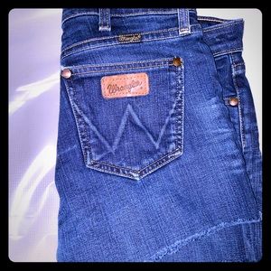 Woman’s wrangler cut off shorts! Very cute!